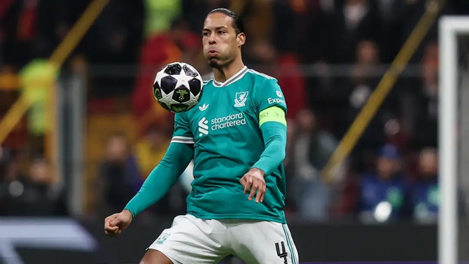 Van Dijk sẽ cần cẩn thận với án phạt.