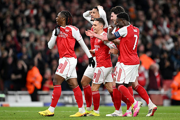 Arsenal sắm vai "lá cờ đầu" của Ngoại Hạng Anh tại Champions League mùa này.