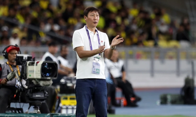 HLV Kim Sang-sik mạnh dạn gạch tên những cầu thủ không đạt phong độ cao.