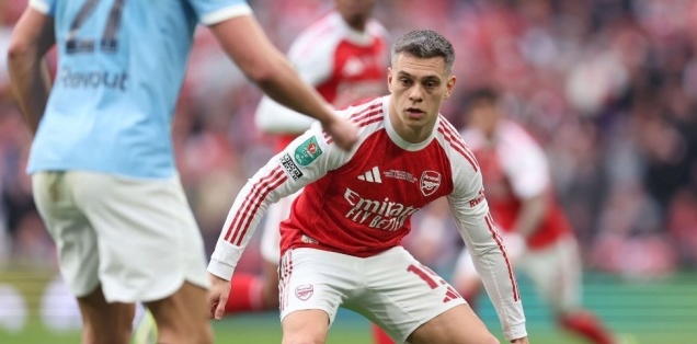 Leandro Trossard - 5 điểm. Trossard có một trận chung kết đáng thất vọng khi bị Matheus Nunes "khóa chặt" bên hành lang cánh. Anh không thể tìm thấy sợi dây liên lạc với các đồng đội trên hàng công.