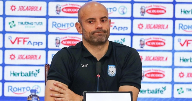 Huấn luyện viên Javier Cabrera dè chừng tuyển Việt Nam.