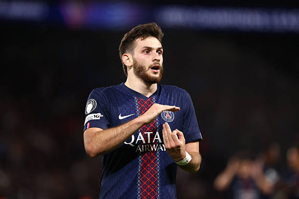 Arsenal khó sở hữu chữ ký của Khvicha Kvaratskhelia.