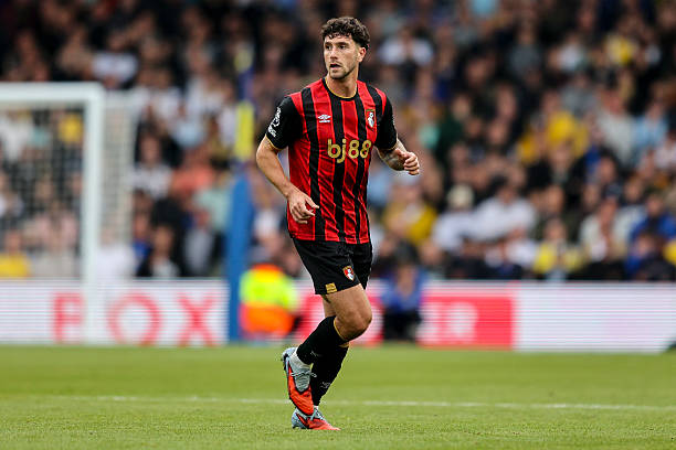 Senesi sẽ lập tức giải quyết được bài toán chiều sâu ở vị trí trung vệ của Aston Villa.