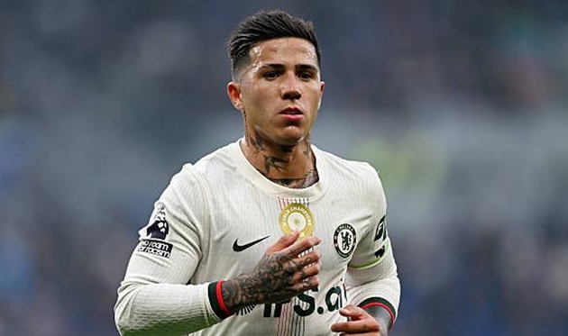 Nhiều đồng đội không hài lòng với Enzo Fernandez.