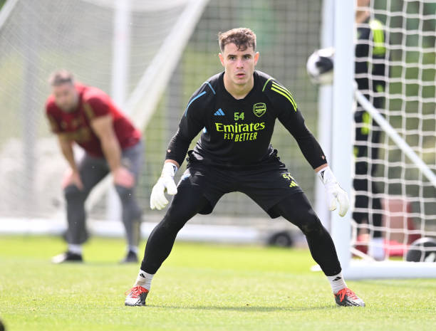 Hillson là thủ môn trưởng thành từ lò đào tạo của Arsenal.