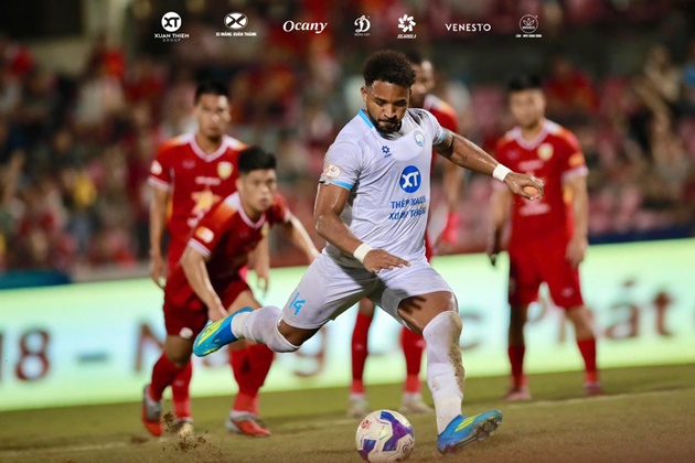 Ảnh bài viết Ngỡ ngàng với pha bỏ lỡ trước khung thành trống của Xuân Son