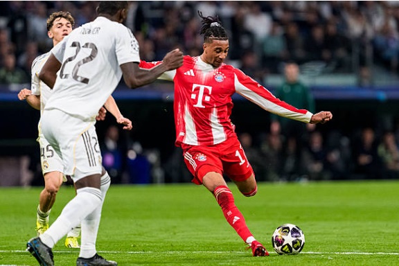 Olise gây rối loạn cho hàng thủ Real.