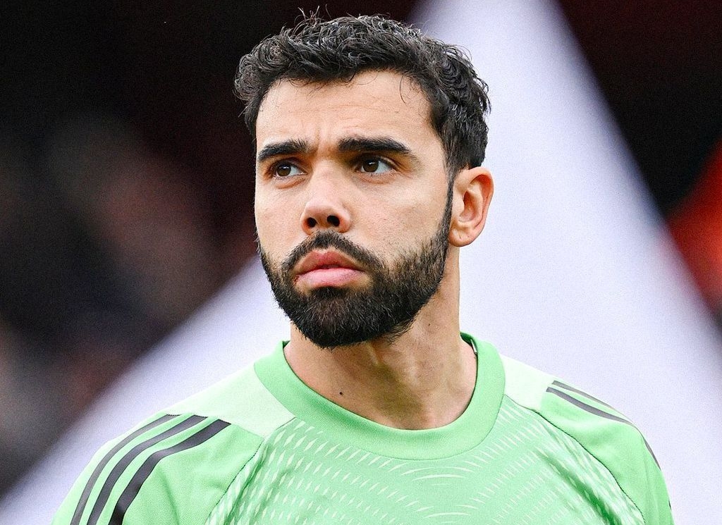 Ảnh bài viết Suýt biếu bàn thắng, Raya bị chuyên gia chỉ trích