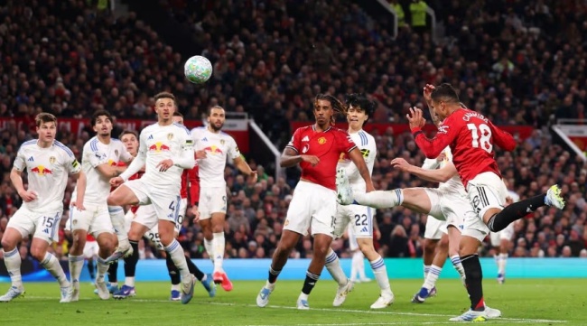 Casemiro ghi bàn cho MU.