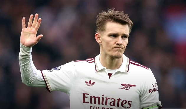 Vắng Odegaard khiến lối chơi Arsenal thiếu tính sáng tạo.