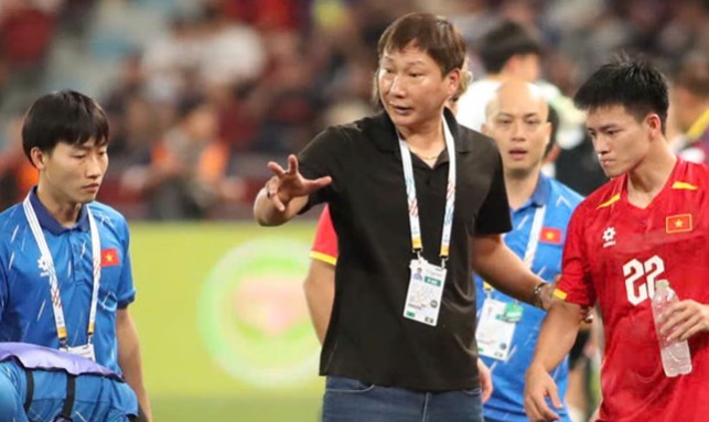 Ảnh bài viết HLV Kim Sang-sik cần buông ASIAD 2026 để bảo vệ ngôi vương