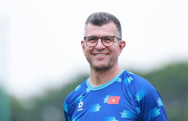 Ảnh bài viết HLV Cristiano Roland tiết lộ lý do U17 Việt Nam thắng 10-0