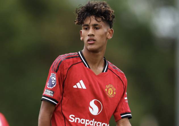 Man Utd giữ chân thành công JJ Gabriel trước sự chèo kéo từ kình địch Man City.