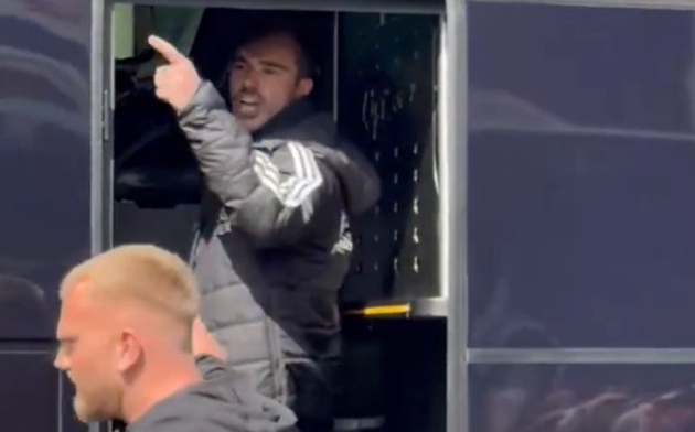 Ảnh bài viết Harry Winks mắng thẳng mặt CĐV khi Leicester cận kề vực thẳm