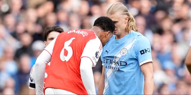 Hàng thủ Arsenal đã có ngày đáng quên.