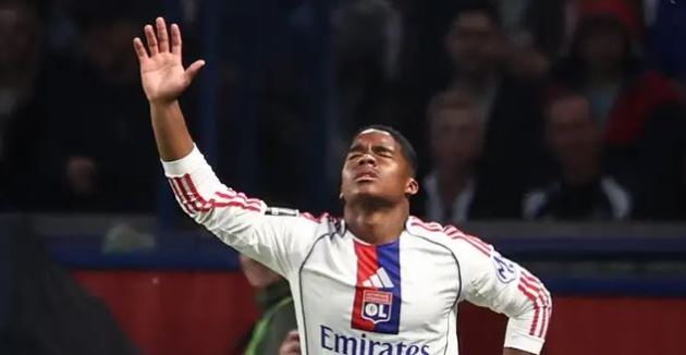 Ảnh bài viết Hakimi dằn mặt Endrick vì điệu nhảy khiêu khích fan PSG