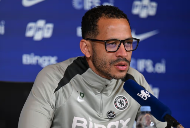 Ảnh bài viết HLV Liam Rosenior phản bác Cole Palmer về tương lai của Chelsea