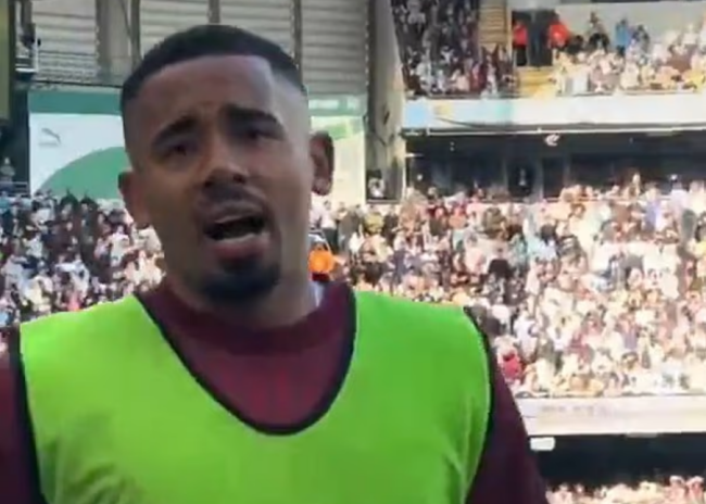 Ảnh bài viết Gabriel Jesus đối đầu cổ động viên Man City ngay tại Etihad