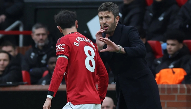 Ảnh bài viết Michael Carrick giải phóng Bruno Fernandes khỏi sai lầm của Amorim