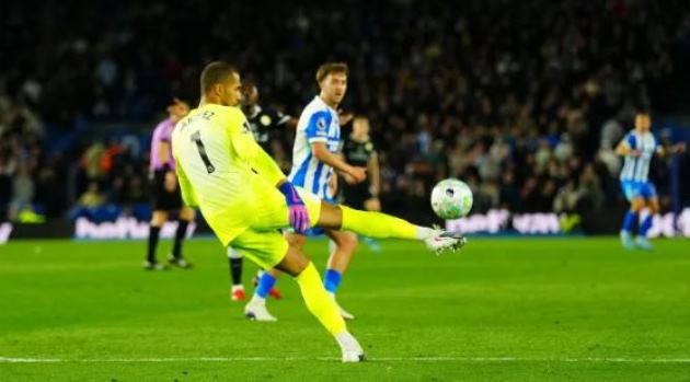 Robert Sanchez bị chế giễu sau trận thua của Chelsea.