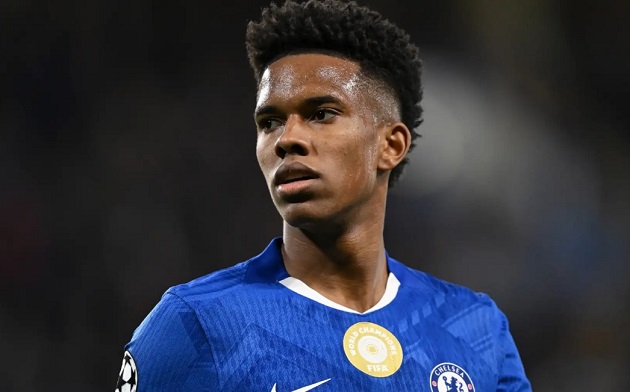 Chấn thương khiến Estevao phải nghỉ thi đấu đến hết mùa.