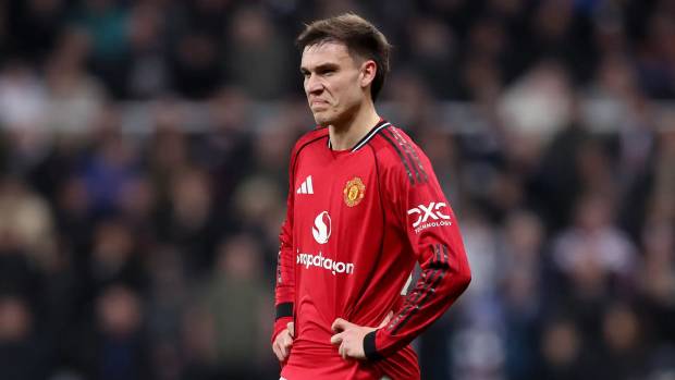 Ảnh bài viết Thua Leeds, Sir Jim Ratcliffe ra lệnh bán đứt Ugarte