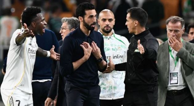 Ảnh bài viết Arbeloa trút giận lên trọng tài sau trận hòa của Real Madrid