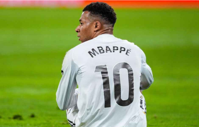 Mbappe dính chấn thương.