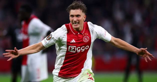 Ảnh bài viết MU cử người sang Ajax xem giò sao trẻ Mika Godts