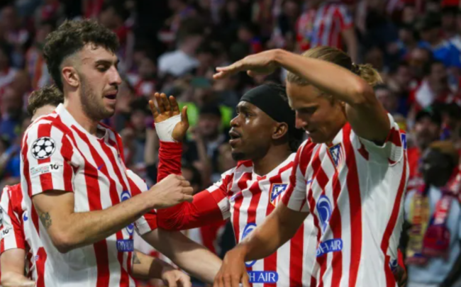 Atletico Madrid đối đầu Arsenal trên sân nhà.