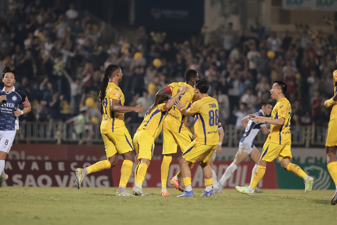 Sông Lam Nghệ An nhận cam kết tài chính để có thể tham dự V-League mùa tới. Ảnh: SLNA FC.