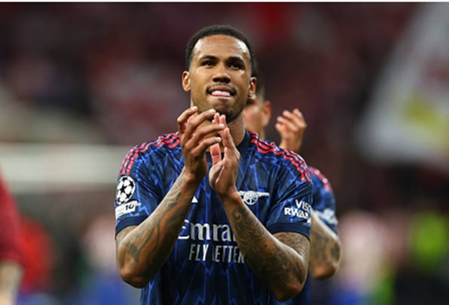 Trung vệ: Gabriel Magalhaes - 7.0 điểm Gabriel là điểm tựa vững chắc nhất nơi hàng phòng ngự Arsenal sáng nay. Khoảnh khắc đáng giá nhất của anh là pha chặn bóng ngay trên vạch vôi sau cú dứt điểm của Antoine Griezmann. Trung vệ người Brazil luôn giữ được sự điềm tĩnh và chỉ huy tốt tuyến dưới trong bầu không khí cực kỳ áp lực.