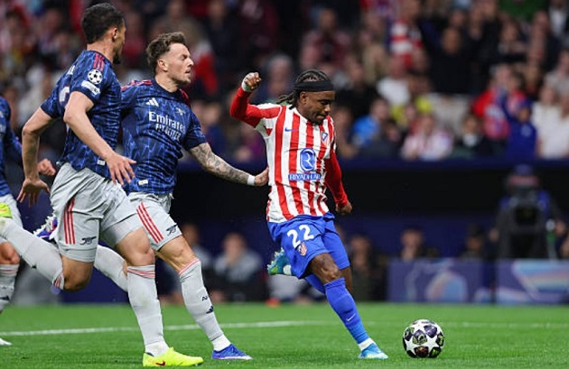 Các chân sút của Atletico thiếu một chút may mắn để làm rung lưới Arsenal lần thứ hai.