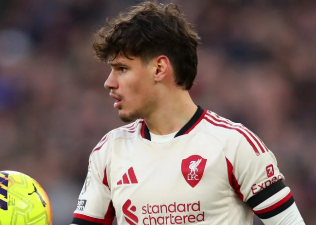 Ảnh bài viết Milos Kerkez biết ơn Salah sau khi tỏa sáng ở Liverpool