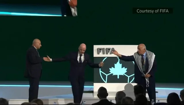 Ảnh bài viết Chủ tịch FIFA bẽ mặt khi Palestine từ chối bắt tay Israel