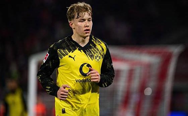 Ảnh bài viết Arsenal và Liverpool tranh mua Daniel Svensson từ Dortmund