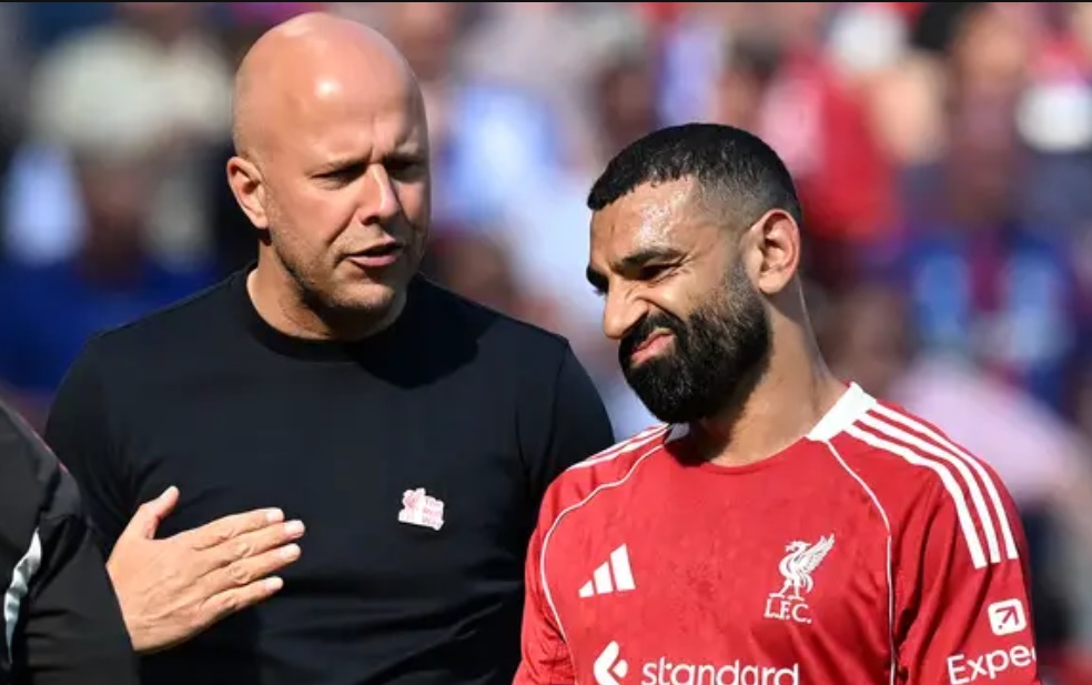Ảnh bài viết Salah ví mình là hậu vệ phải để mỉa mai Arne Slot