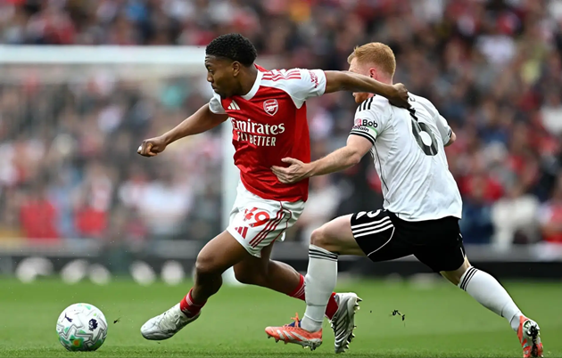 Fan Arsenal khen ngợi Lewis-Skelly đã "tạo ra khác biệt cực lớn" trước Fulham.