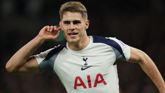 Ảnh bài viết MU săn Van de Ven giá rẻ khi Spurs đua trụ hạng