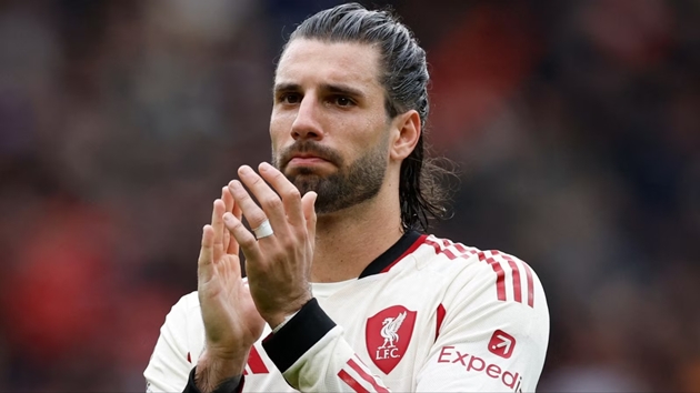 Ảnh bài viết Fan MU mỉa mai hành động cay cú của Szoboszlai tại Old Trafford