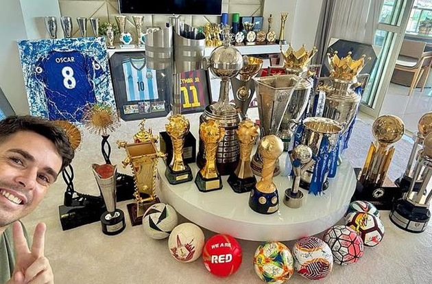 Ảnh bài viết Cựu sao Chelsea gây sốt với bộ sưu tập cúp sau giải nghệ
