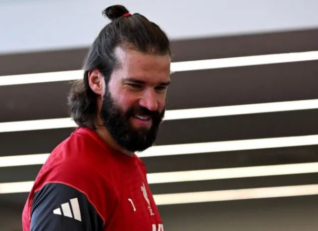 Ảnh bài viết Tin đồn chuyển nhượng sáng 5/5: Juventus săn đón Alisson; Real Madrid nhắm Emery