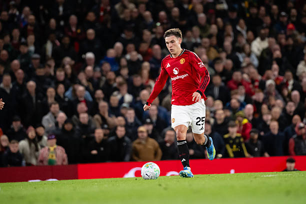 Ảnh bài viết Man Utd sẽ giải bài toán Ugarte ra sao?