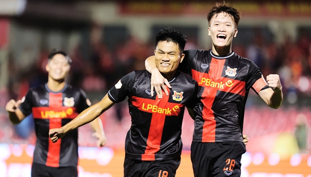 Ninh Bình bám đuổi Hà Nội FC trên cuộc đua top 3 V-League.