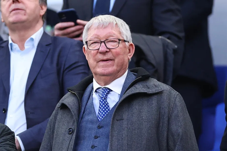 Sir Alex Ferguson phải nhập viện trước trận đấu của Man Utd với Liverpool.