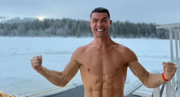 Ronaldo sở hữu thân hình đáng mơ ước.