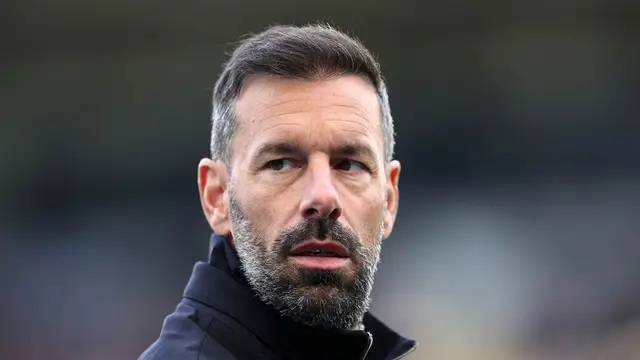Ảnh bài viết Ruud van Nistelrooy bất ngờ có cơ hội trở lại Anh