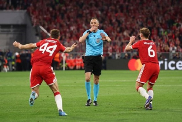 Ảnh bài viết Bayern bị PSG loại, CEO chỉ trích trọng tài