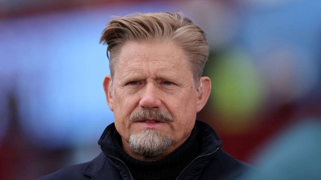 Peter Schmeichel đánh giá cao Bayern Munich dù vừa bị PSG loại.