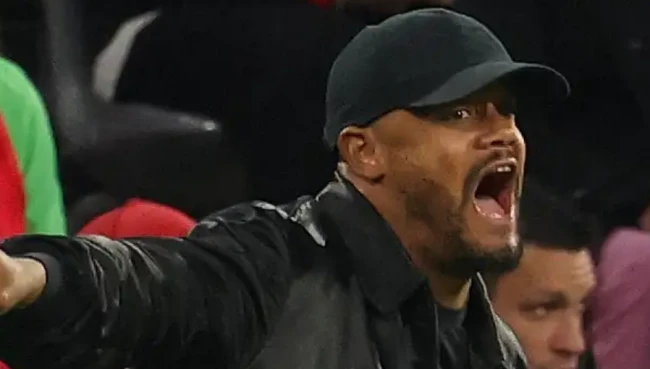 HLV Kompany thúc giục các cầu thủ đứng dậy sau nỗi đau ở Champions League.